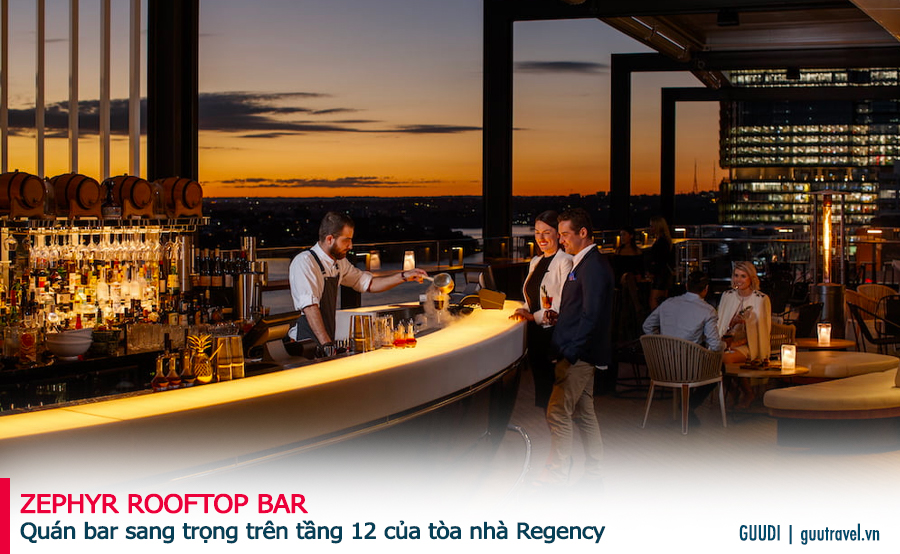 Zephyr Rooftop Bar - nằm trên tầng 12 của tòa nhà Regency