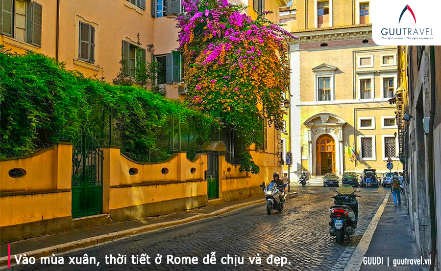 Vào mùa xuân, thời tiết ở Rome dễ chịu và đẹp