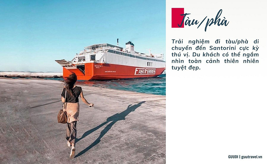 Du khách nên trải nghiệm du lịch Santorini bằng tàu/phà