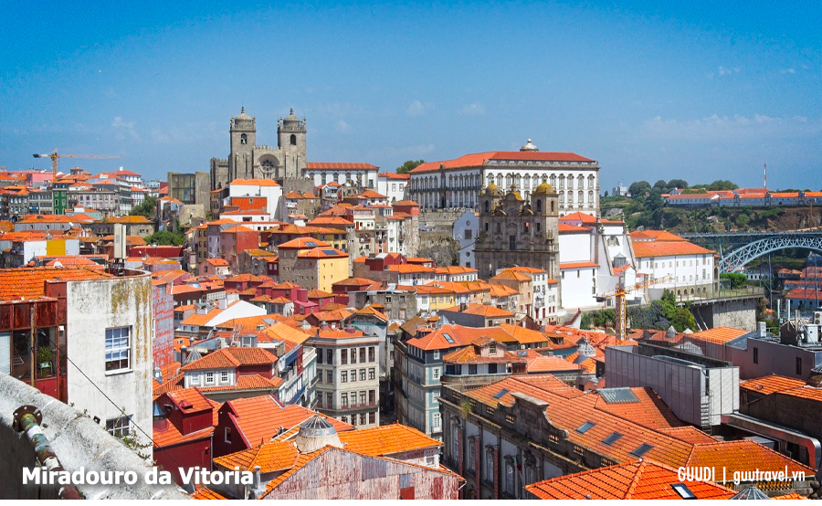 Tận hưởng view tuyệt đẹp từ Miradouro da Vitoria