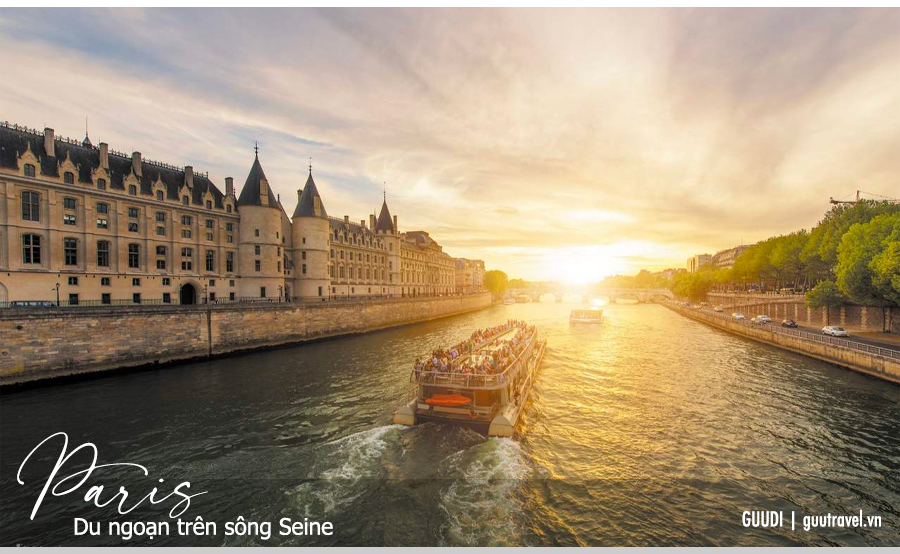 Du ngoạn Paris bằng thuyền trên sông Seine