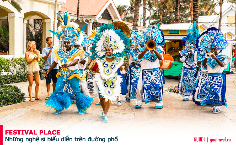 Festival Place với những nghệ sĩ biểu diễn trên đường phố