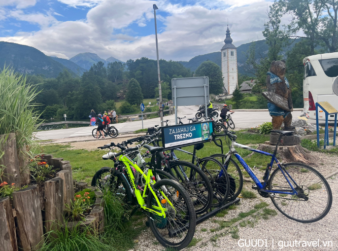 Đạp xe quanh hồ Bohinj