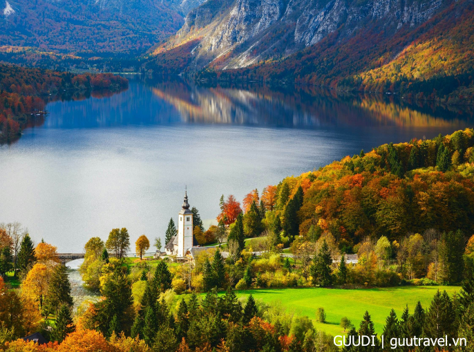 Hồ Bohinj: Viên Ngọc Xanh Nơi Tận Cùng Thế Giới