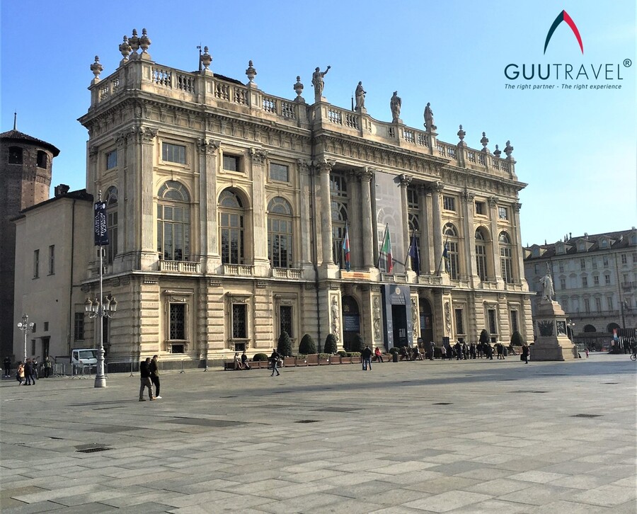 quảng trường Piazza Castello