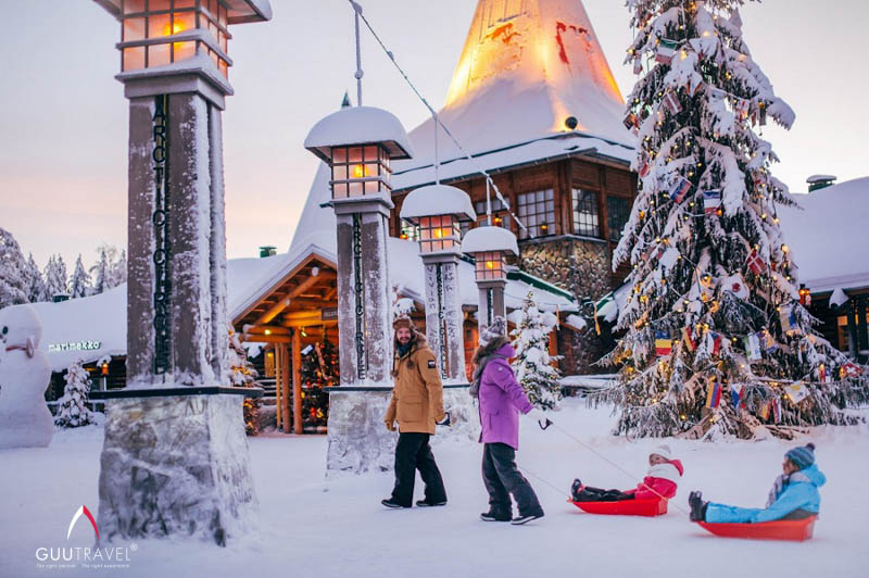 tham quan tại làng Santa Claus ở Lapland
