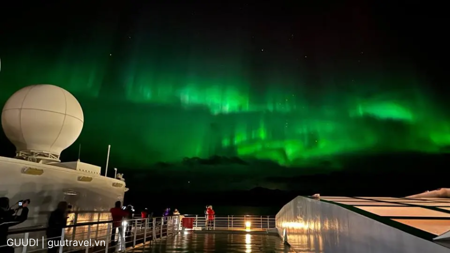 Ngắm cực quang phương bắc