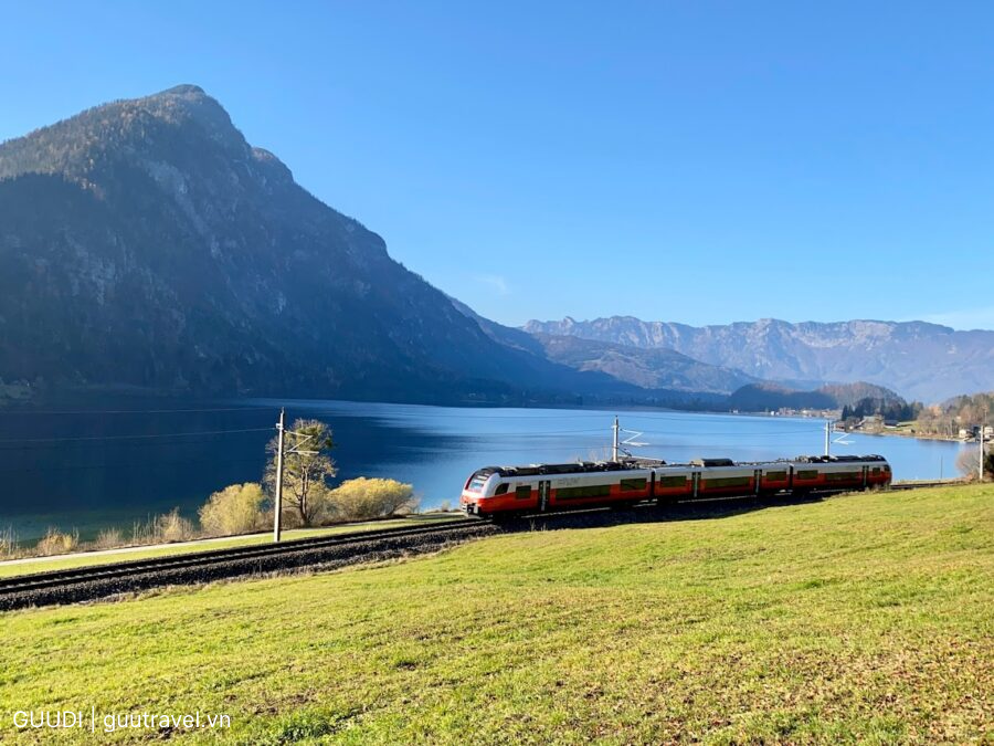 Đi tàu hỏa đến Hallstatt