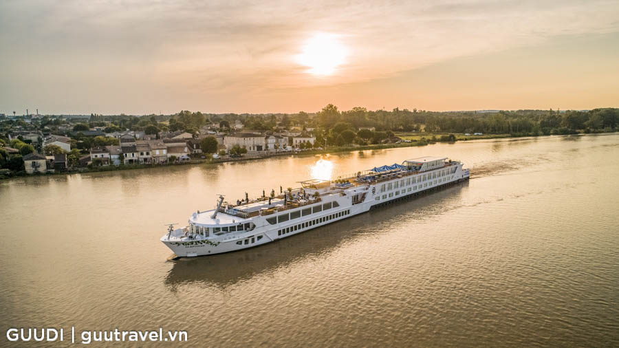 Bordeaux bên bờ Sông Garonne và Dordogne