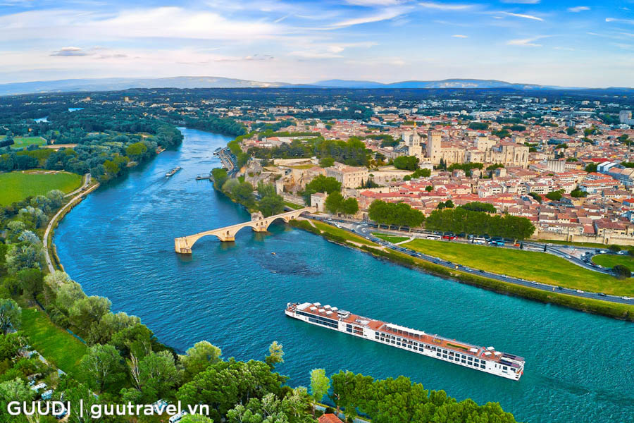 Du thuyền trên Sông Rhone