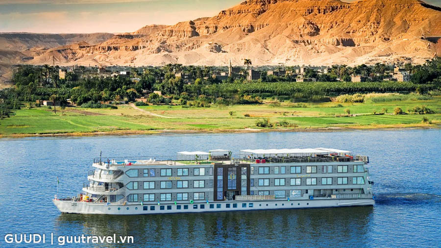 Du thuyền trên dòng sông Nile
