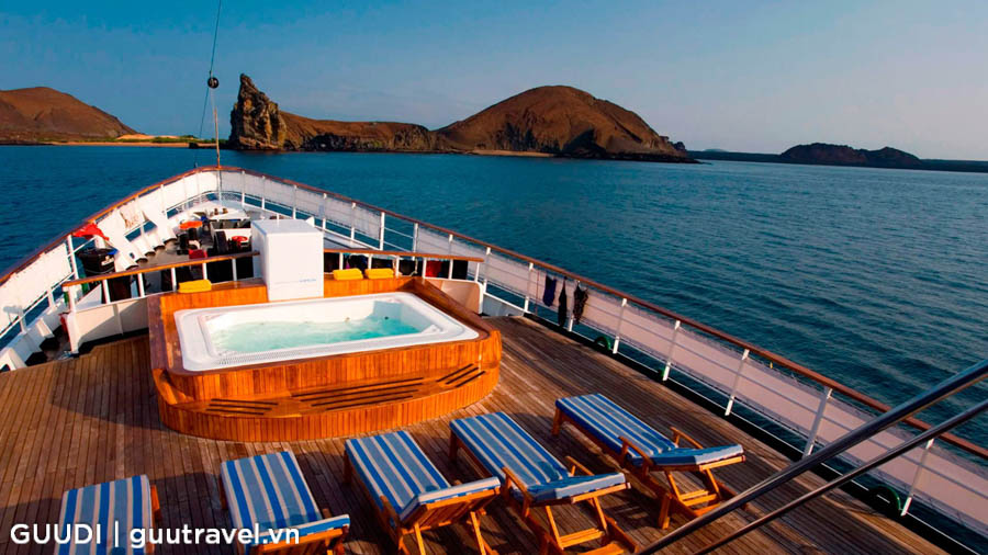 Du thuyền tại Quần đảo Galapagos