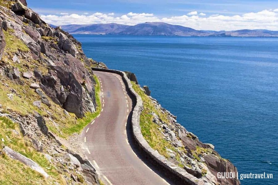 Tự thuê xe lái qua những cung đường đẹp tại Ireland