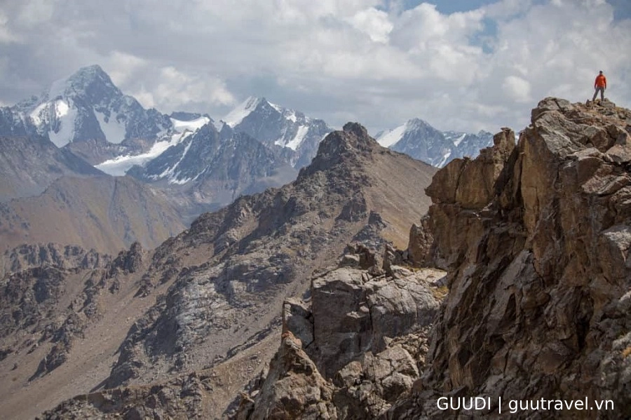 Hành trình xuyên suốt Ak-Suu