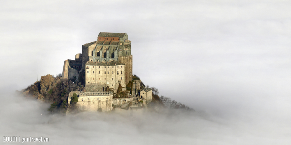 Tu viện cổ Sacra di San Michele