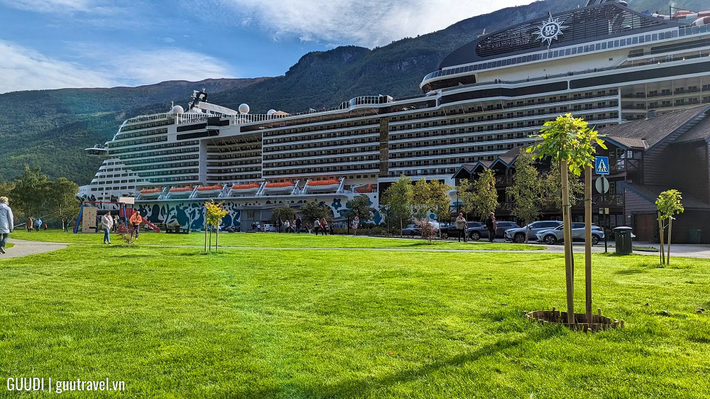 Tour Du thuyền Châu Âu