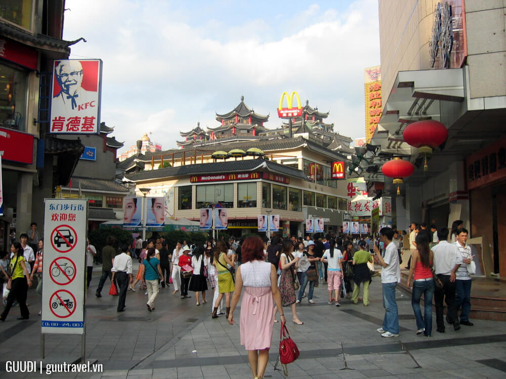 Dongmen Pedestrian Street (Chợ Đông Môn)