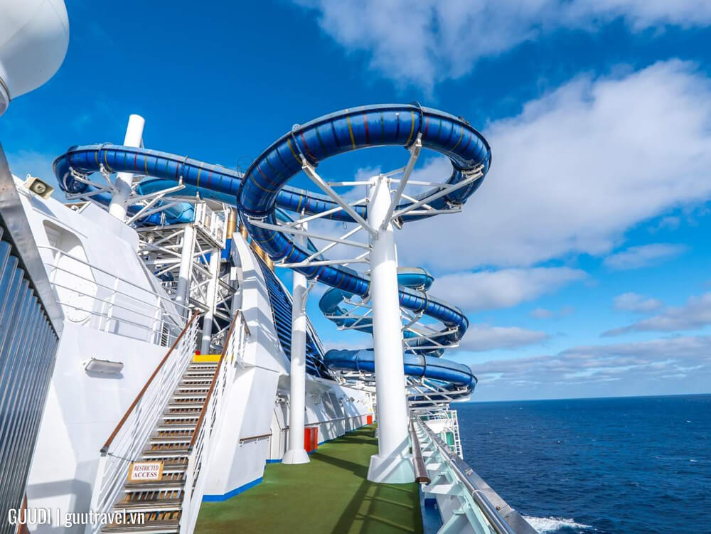 Công viên nước trên du thuyền Star Voyager