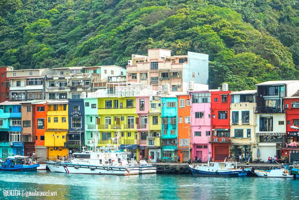 Ngôi làng ven biển đầy màu sắc (Zhengbin Port Color Houses)