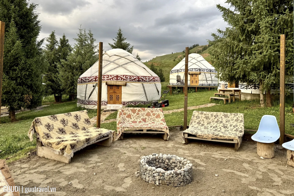 Kinh nghiệm ngủ Yurt ở Kazakhstan