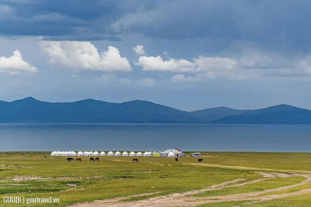 Ak-Sai Travel Song-Kul Yurt Camp
