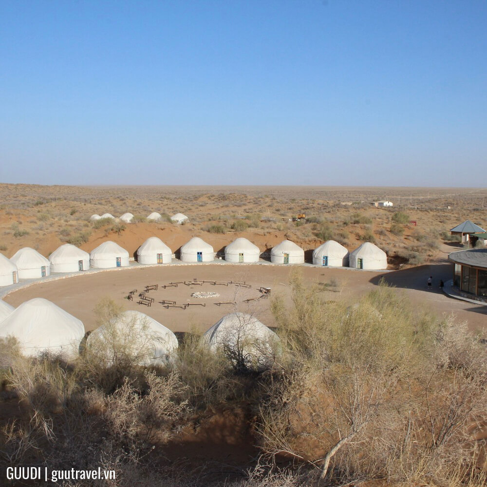 Sputnik Yurt Camp – Kyzylkum