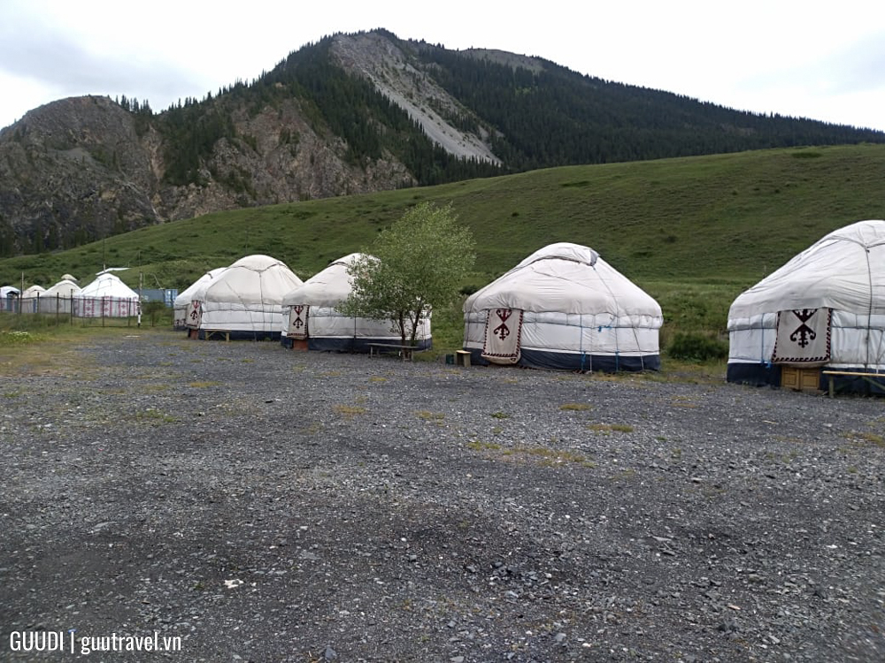 Yurt Camp gần Kaindy Lake, kazakhstan
