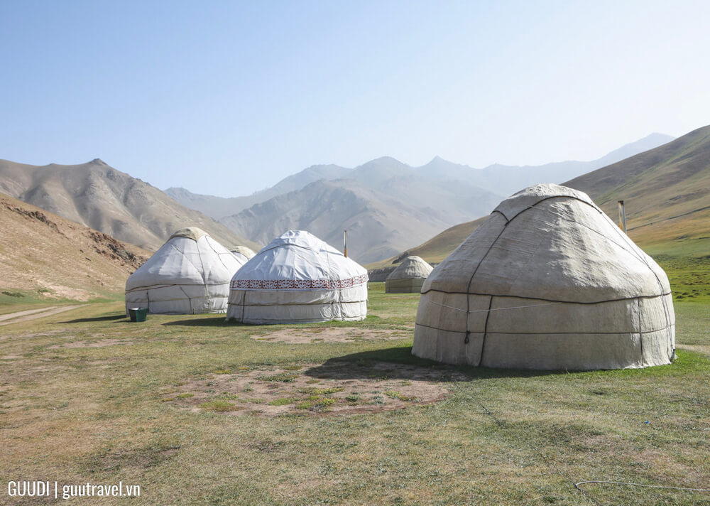 Kinh nghiệm ngủ Yurt trên Pamir Highway