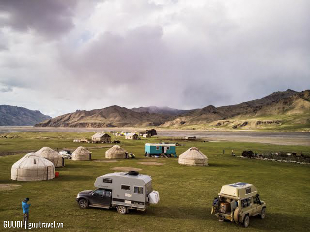 Kel-Suu Yurt Camp