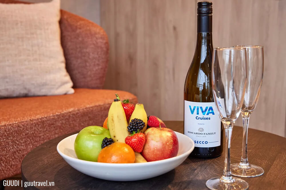 VIVA All-Inclusive Champagne chào đón